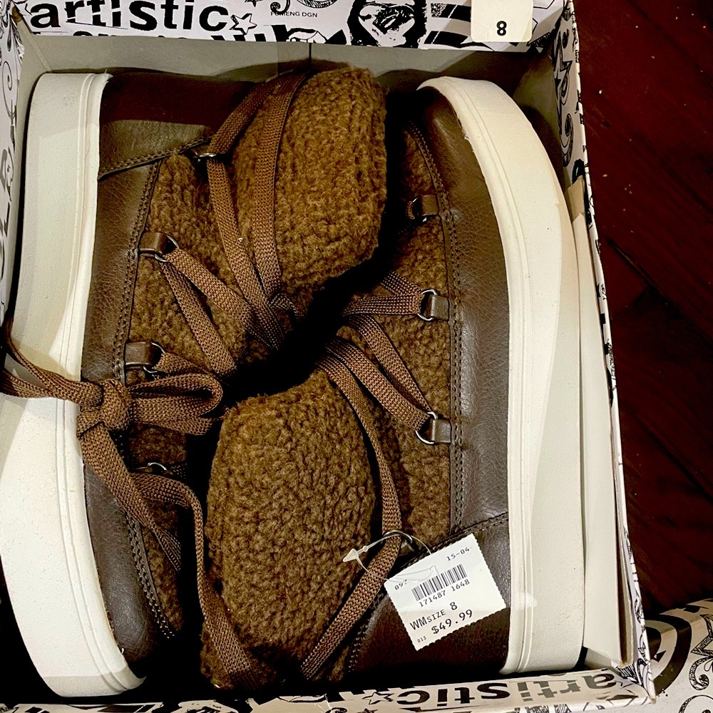 Gravity Cozy Sneaker